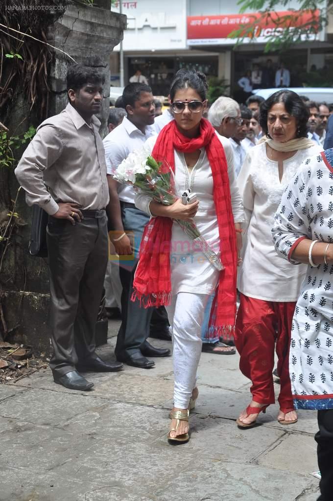 Kajol, Tanuja at the farewell to photogrpaher Gautam Rajadhyaksha in Mumbai on 13th Sept 2011