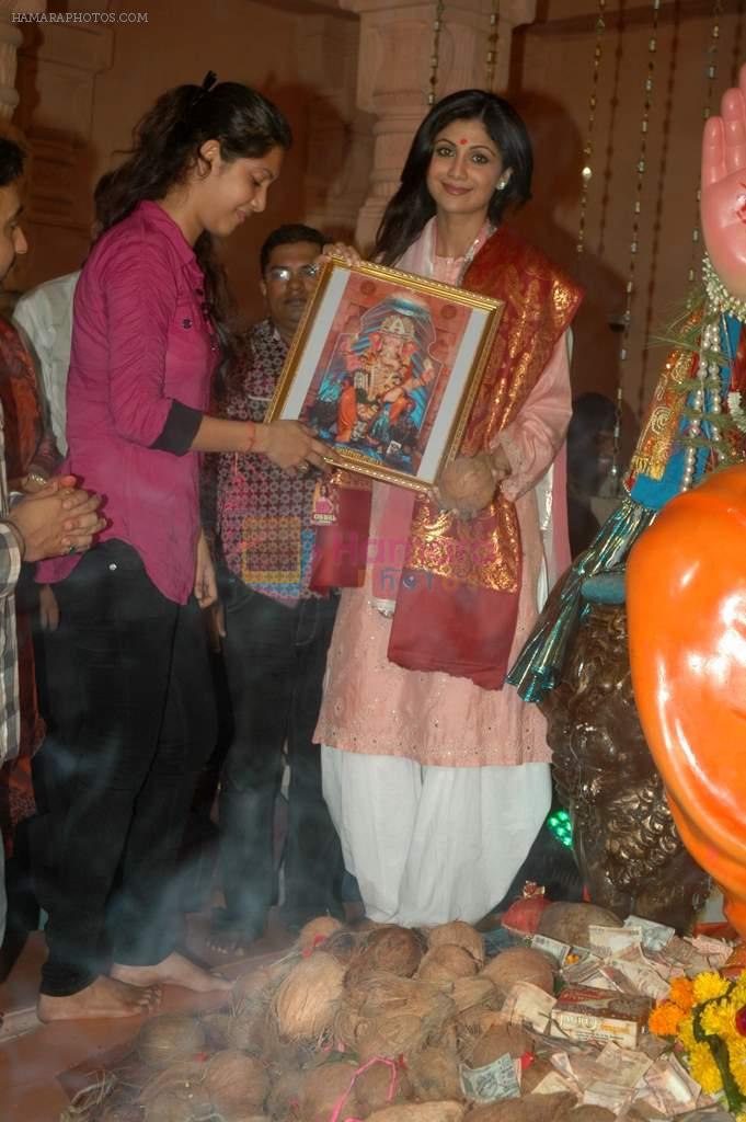 Shilpa Shetty at Andheri Ka Raja  ganpati in Andheri, Mumbai on 15th Sept 2011