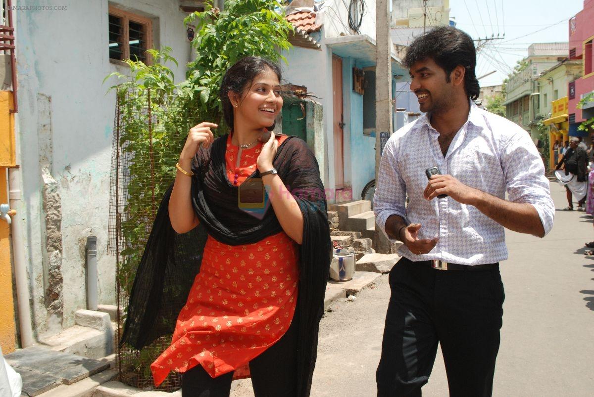 Anjali, Jai in Engeyum Eppothum Movie Stills