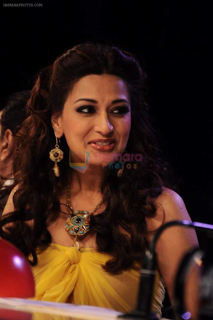 Sonali Bendre on the sets of India's Got Talent in Filmcity, Mumbai on 17th Sept 2011