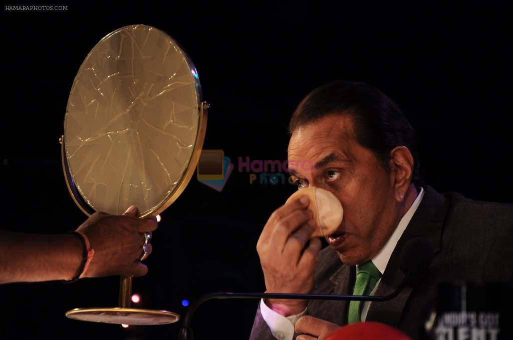 Dharmendra on the sets of India's Got Talent in Filmcity, Mumbai on 17th Sept 2011