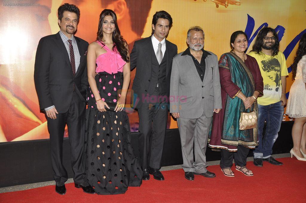 Sonam Kapoor, Shahid Kapoor, Anil Kapoor, Pankaj Kapur, Supriya Kapur, Kunal Ganjawala at the Premiere of Mausam in Imax, Wadala, Mumbai on 22nd Sept 2011