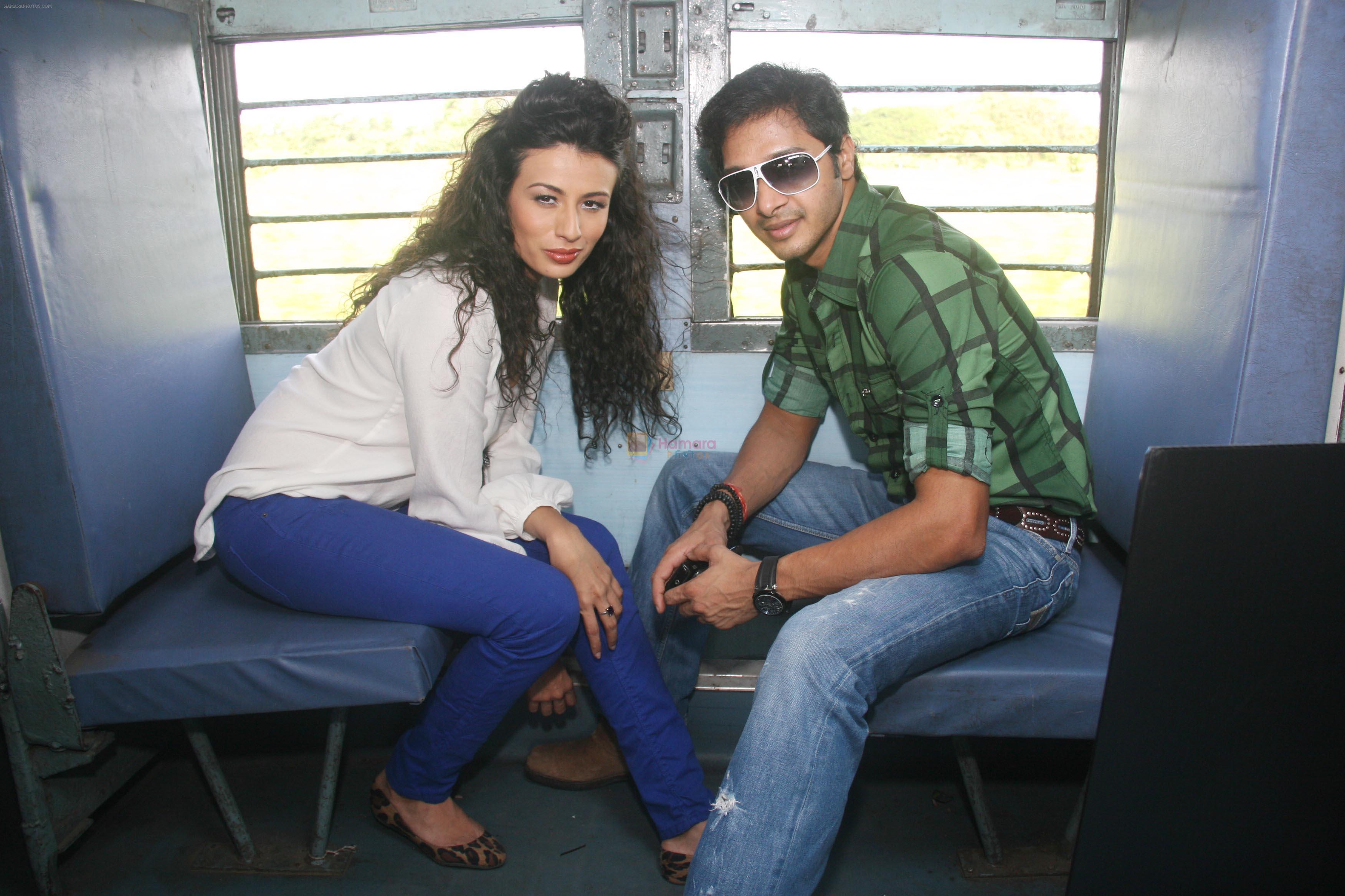 Pia and Shreyas at Hum Tum Shabana Special Train Journey on 23rd Sept 2011