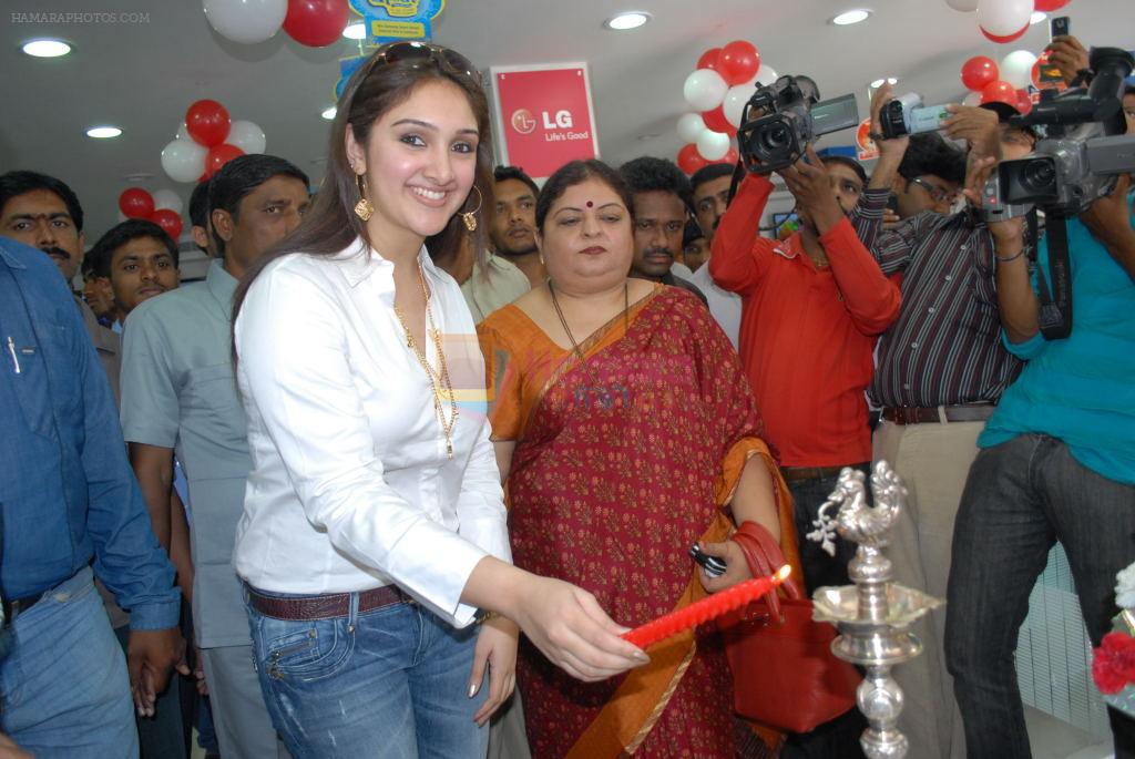 Sridevi Vijayakumar Launches Bajaj Electronics on 25th September 2011