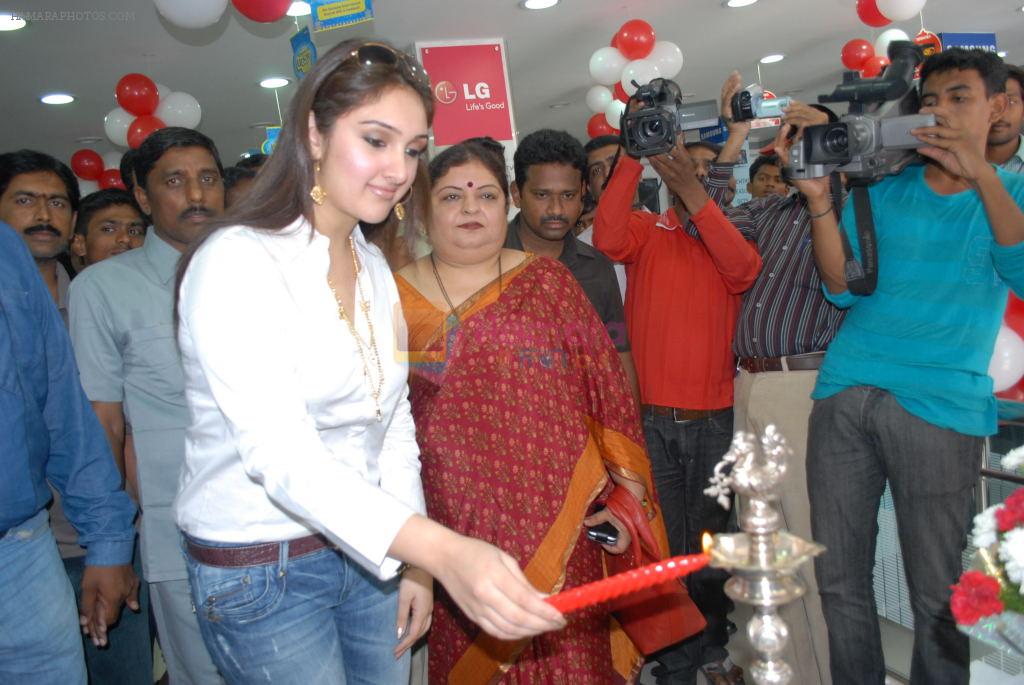 Sridevi Vijayakumar Launches Bajaj Electronics on 25th September 2011