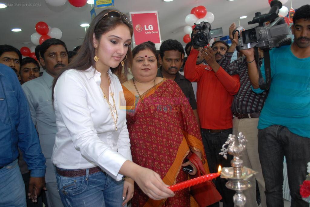 Sridevi Vijayakumar Launches Bajaj Electronics on 25th September 2011