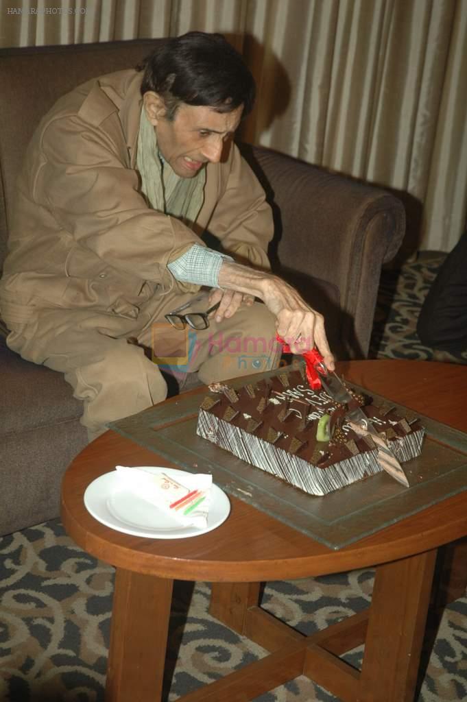Dev Anand celebrates birthday with media in Sun N Sand, Mumbai on 26th Sept 2011