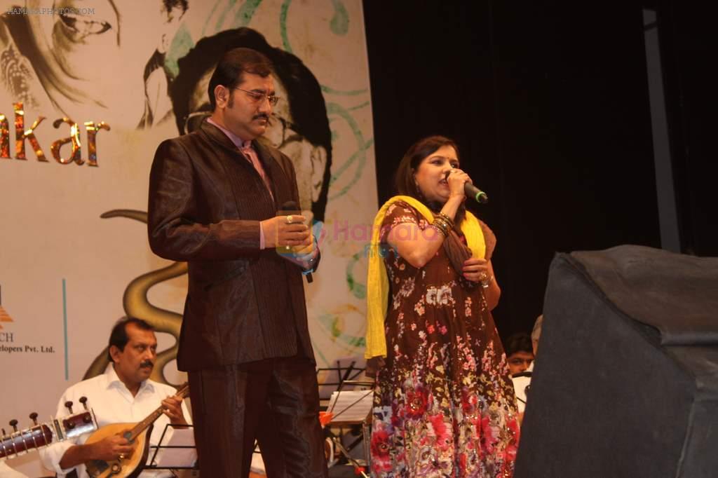 Sudesh Bhosle at Lata Mangeshkar's birthday concert in Shanmukhanand Hall on 28th Sept 2011