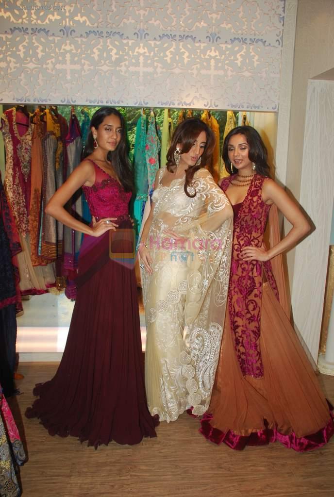 Lisa Haydon, Ira Dubey, Farah Ali Khan at opening of Amber by Ecru Luxury a pret label by Ankur Batra in Kemps Corner on 29th Sept 2011