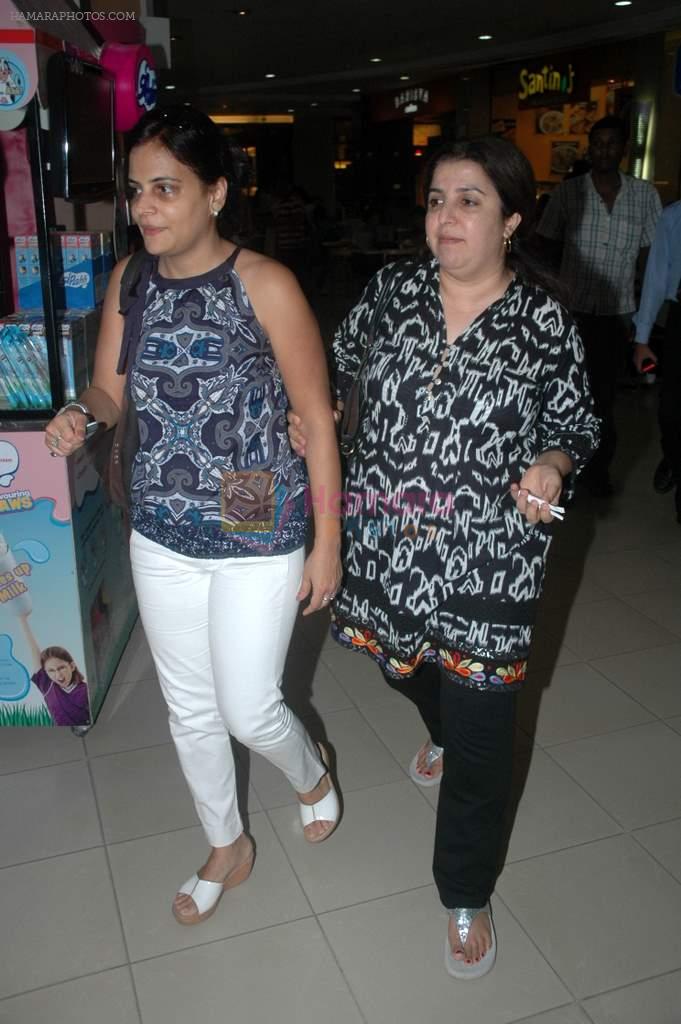 Farah Khan snapped in Inorbit Mall, Mumbai on 30th Sept 2011