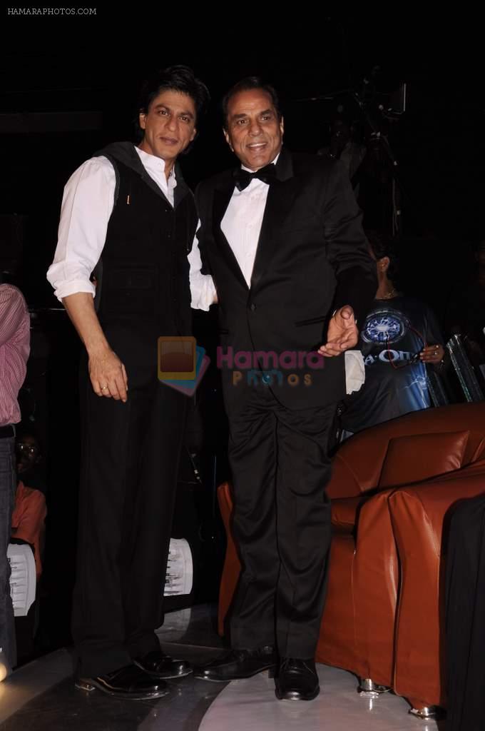 Shahrukh Khan, Dharmendra on the sets of India's got talent in Filmcity, Mumbai on 30th Sept 2011