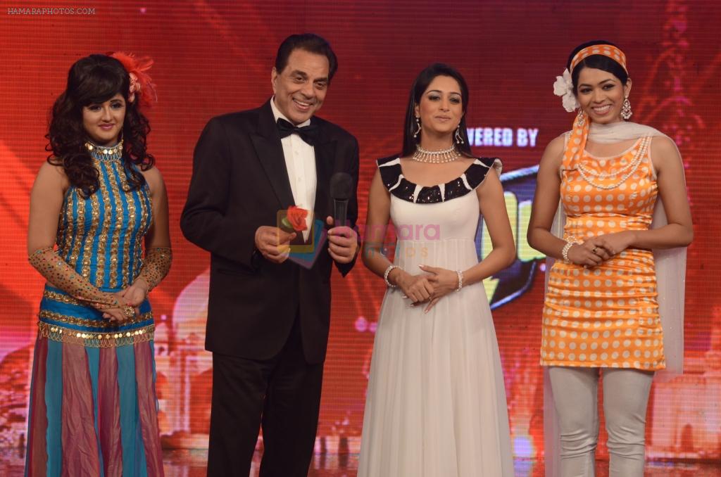 Dharmendra on India's Got Talent 3 Finale on 29th Sept 2011