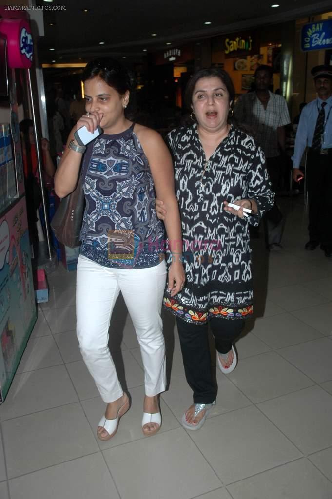 Farah Khan snapped in Inorbit Mall, Mumbai on 30th Sept 2011