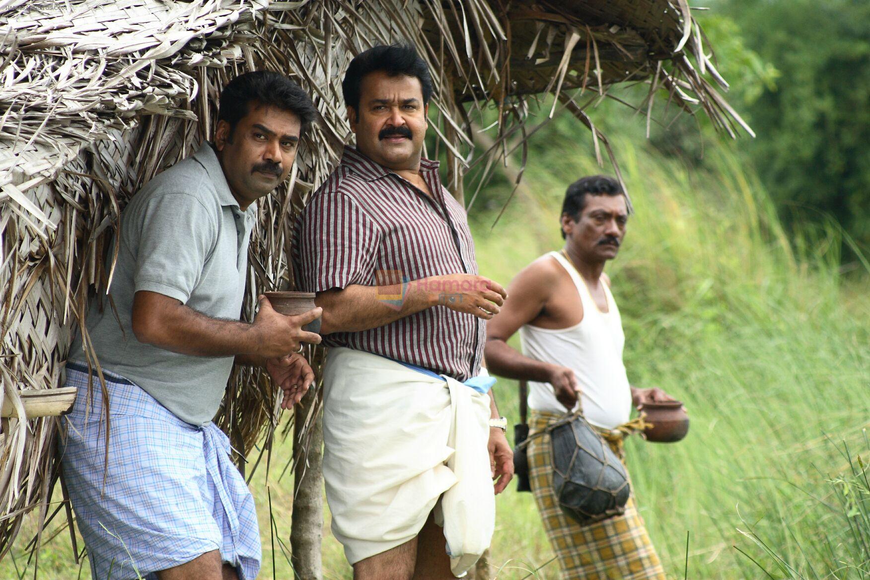 Mohanlal, Biju Menon in Snehaveedu Movie Stills