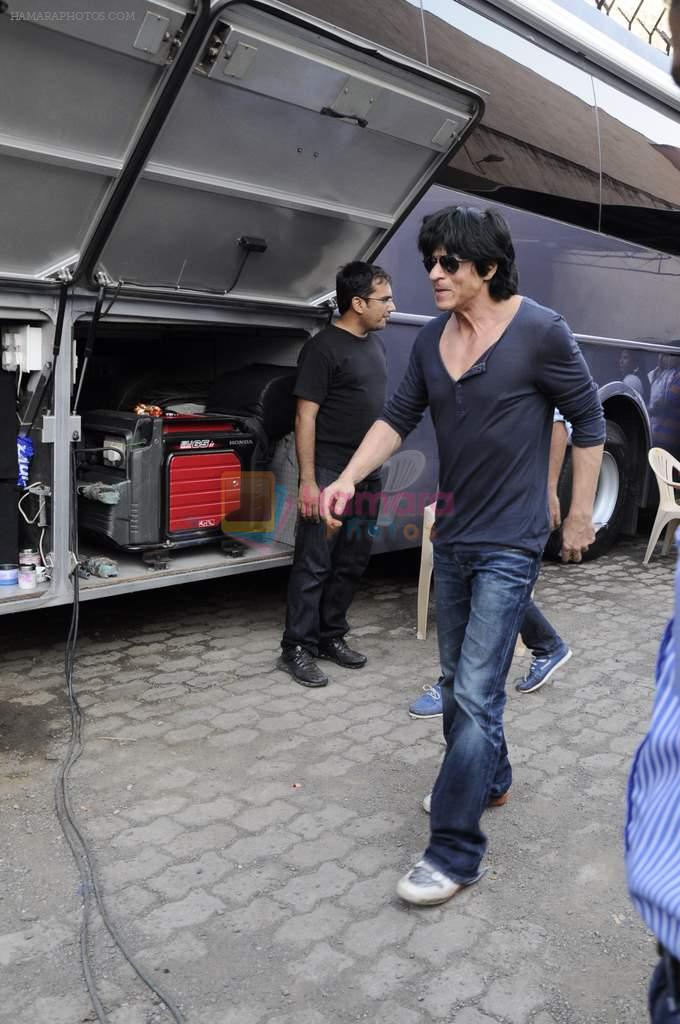 Shahrukh Khan on the sets of KBC in Filmcity on 7th Oct 2011