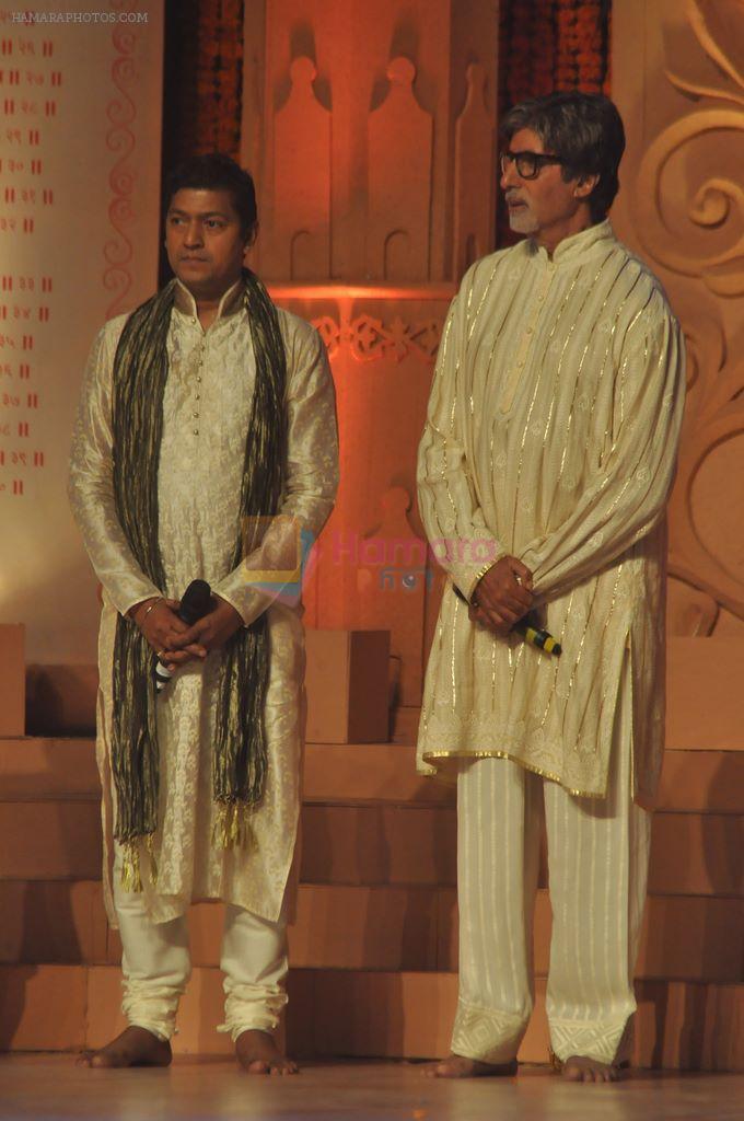 Aadesh Shrivastav, Amitabh Bachchan at the launch of the Hanuman Chalisa album in Mehboob Studio on 9th Oct 2011