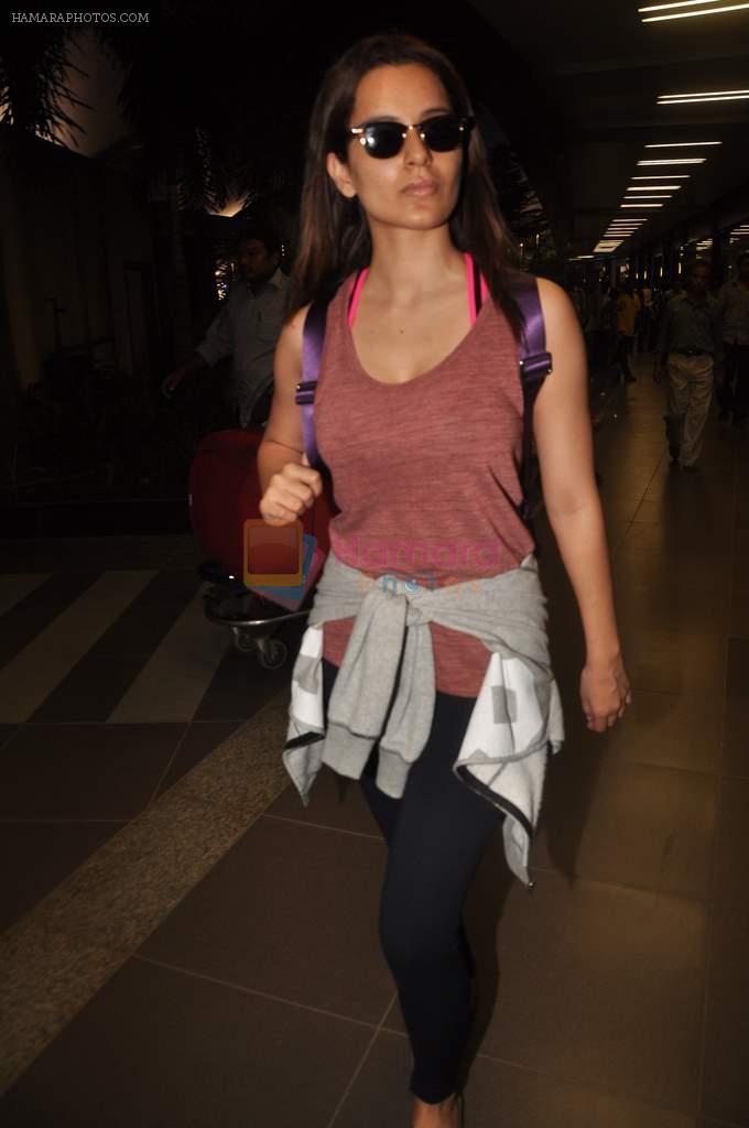 Kangana Ranaut snapped at International airport on 9th Oct 2011