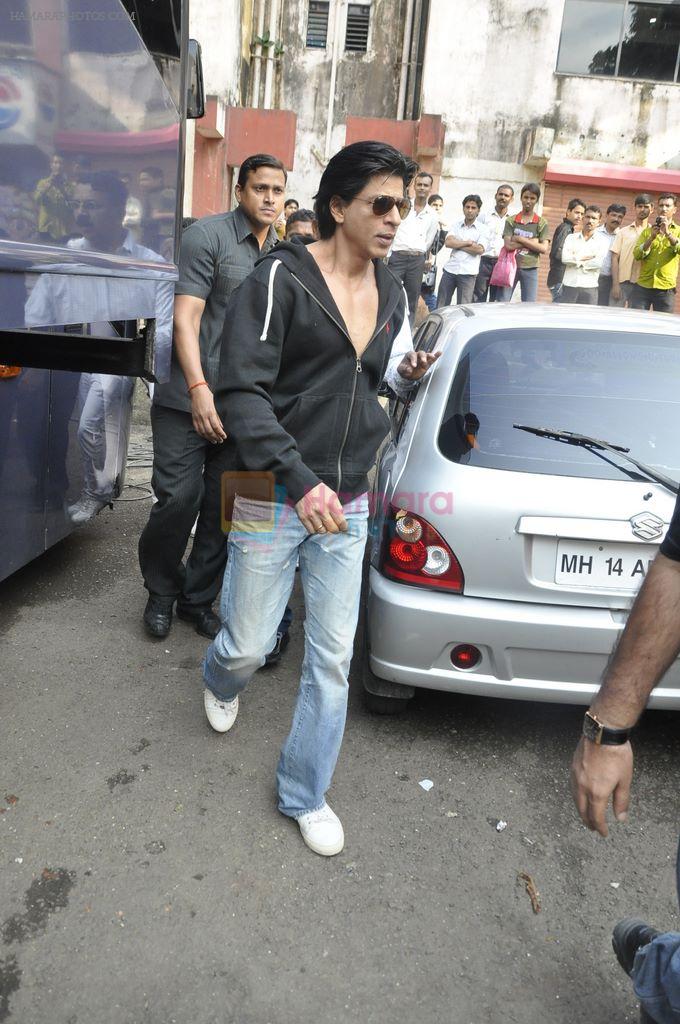 Shahrukh Khan snapped at Filmcity, Mumbai on 11th Oct 2011