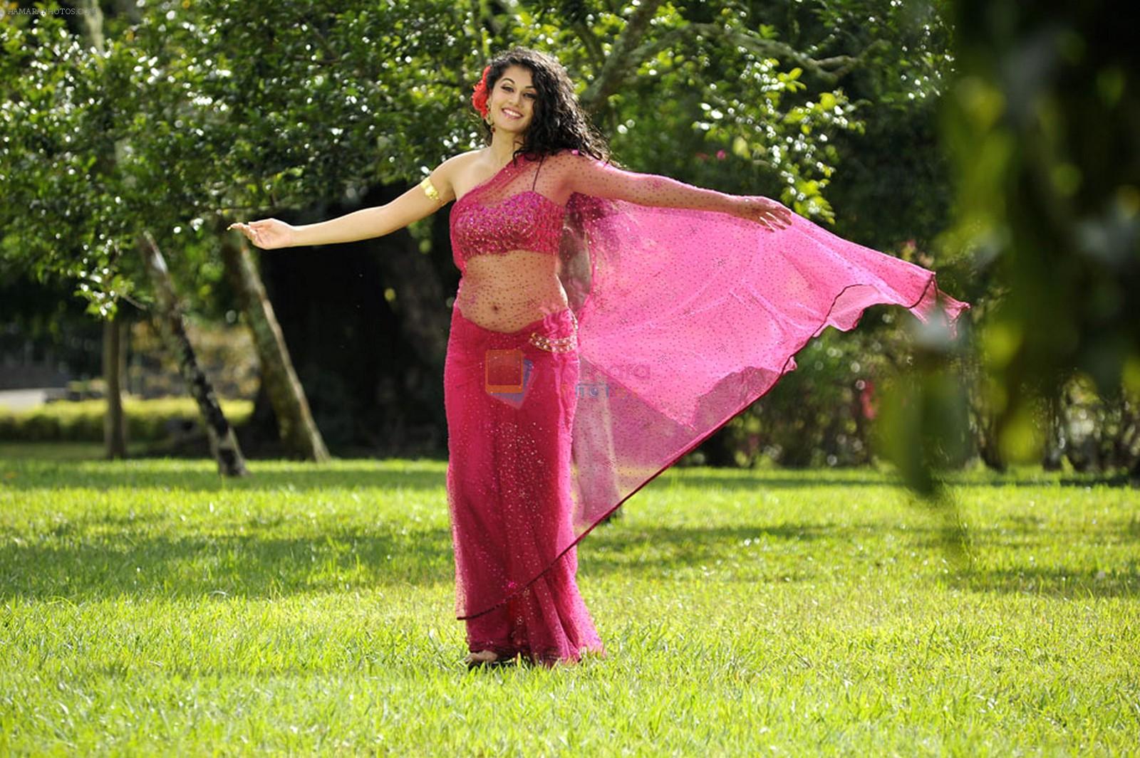 Tapasee Pannu in Mogudu Movie Stills