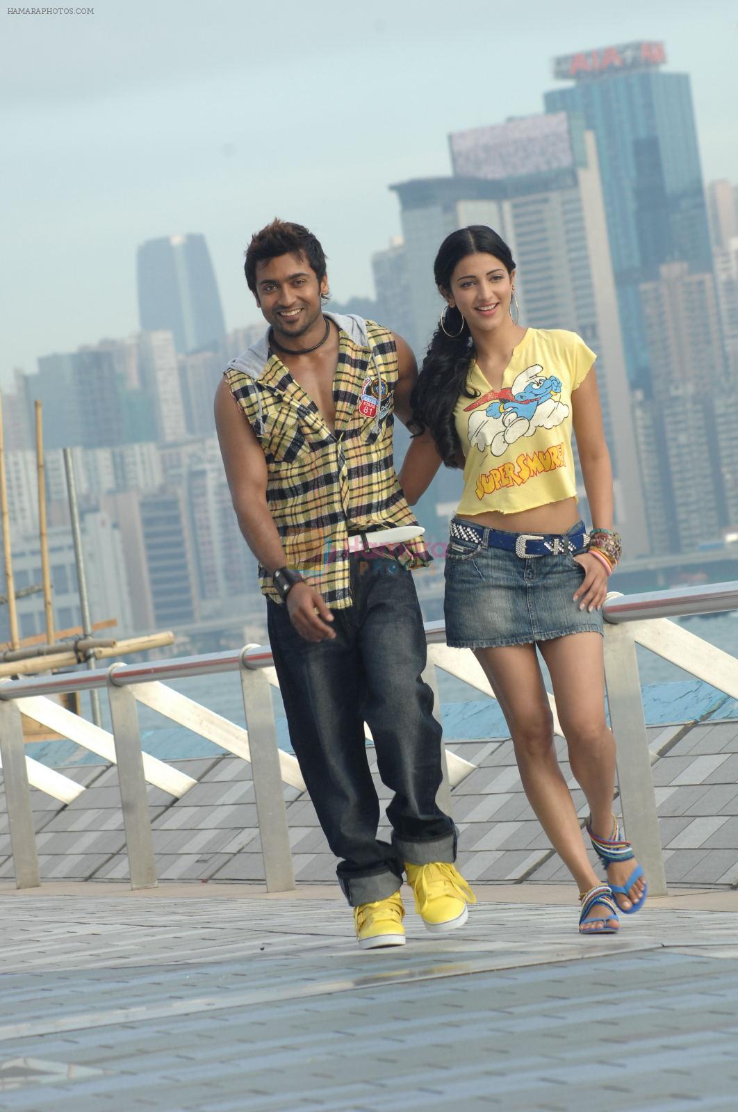 Suriya, Shruti Haasan in 7aum Arivu 7th Sense Movie Stills