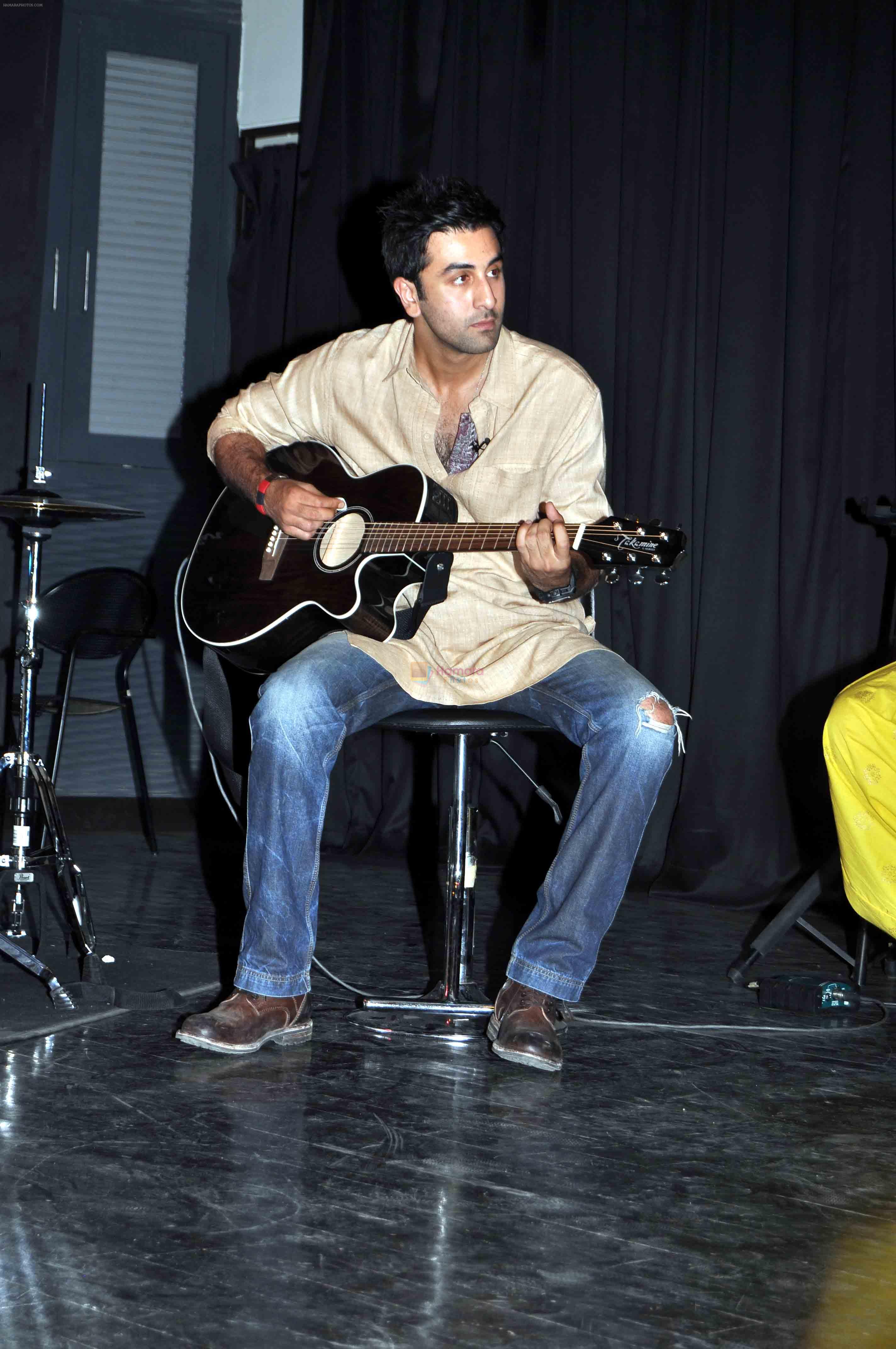 Ranbir Kapoor promotes film Rockstar at NMIMS on 16th Oct 2011