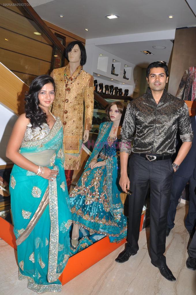 Nisha Shah, Ganesh Venkatraman attends MEBAZ Winter Wedding Collection Launch on 19th October 2011