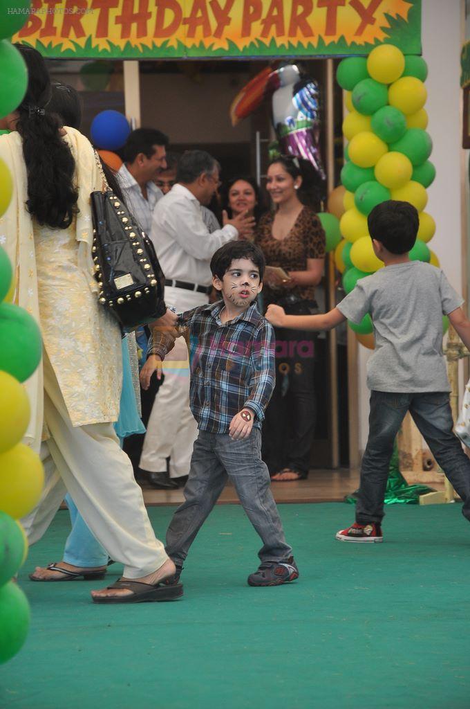 Manyata Dutt at Sanjay Dutt and Manyata celebrates childrens birthday in Blue Sea, Mumbai on 21st Oct 2011