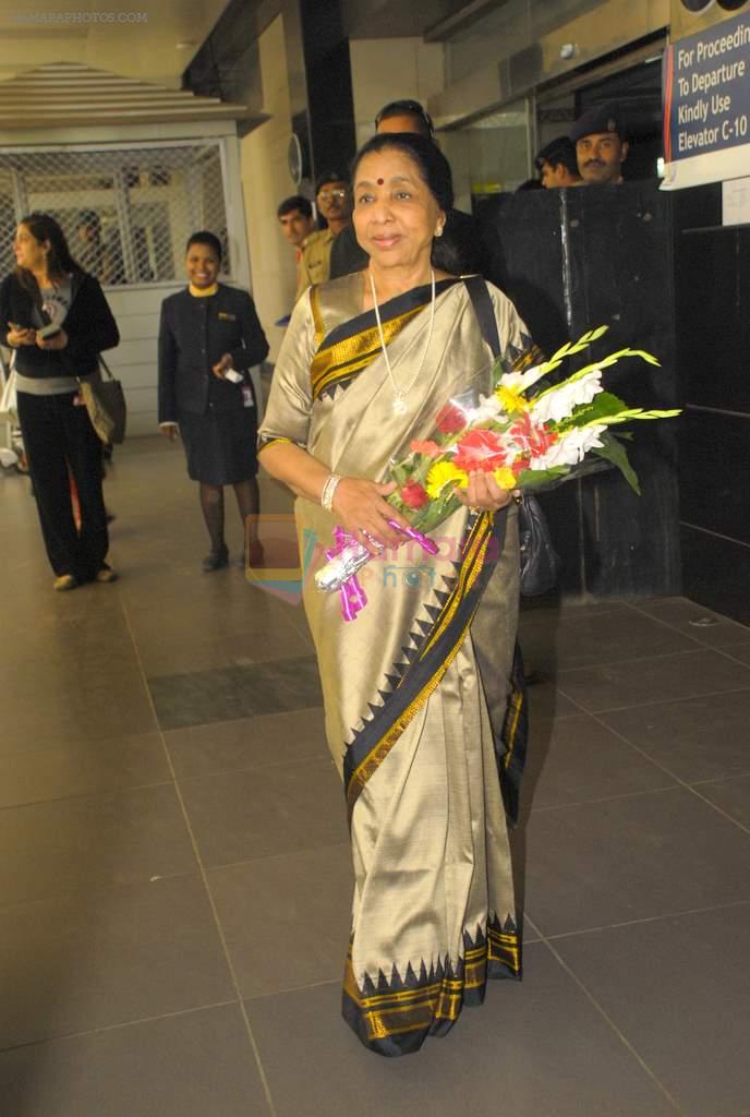 Asha Bhosle spotted at airport on 21st Oct 2011