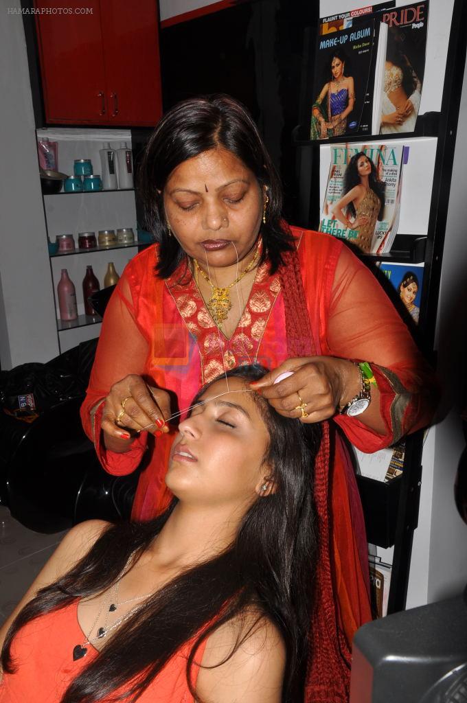 Anushka Shah Lunches Suja's Beauty Care on 22nd October 2011