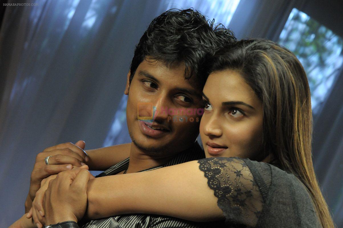 Ramya, Jeeva in Simham Puli Movie Stills