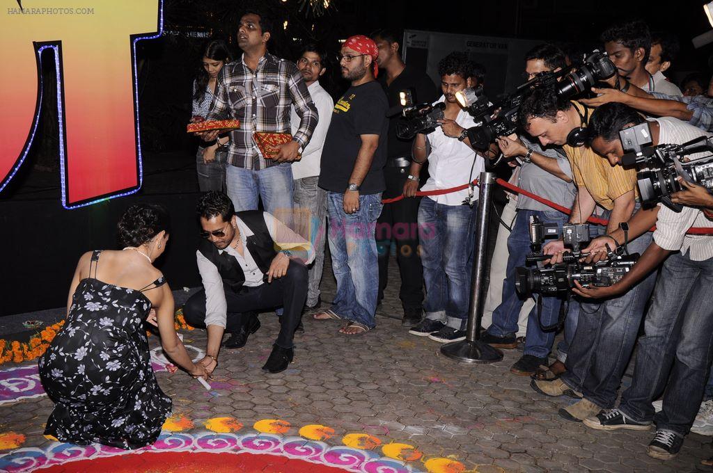 Shweta Bhardwaj, Mika Singh at Loot Diwali special shoot in Mehboob, Bandra, Mumbai on 25th Oct 2011