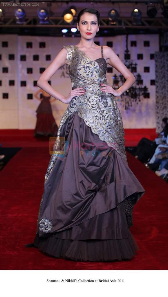 Model walk the ramp for Shantanu and Nikhil Show at Bridal Asia 2011 on 27th Sept 2011