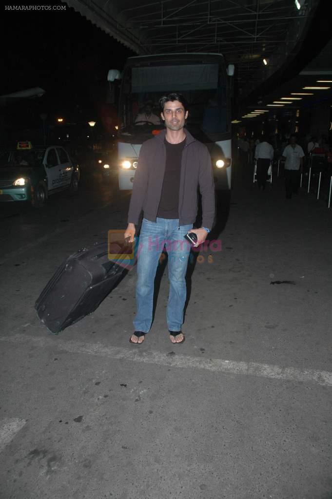 Amit Gaur snapped at the Mumbai International Airport on 28th Oct 2011