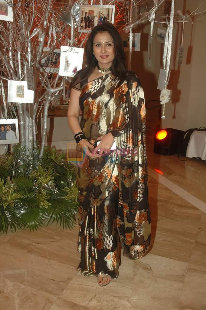 Poonam Dhillon at Pradeep Palshetkar's party in Worli, Mumbai on 29th Oct 2011