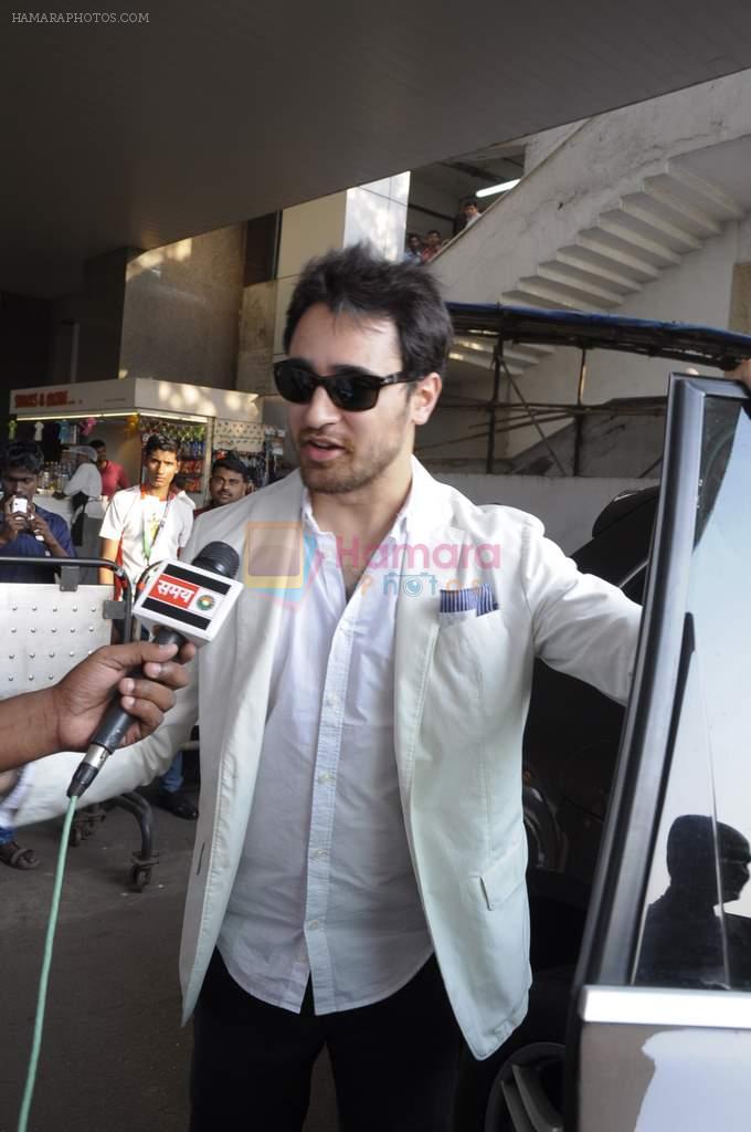 Imran Khan snapped after they return from F1 held at Delhi on 31st Oct 2011