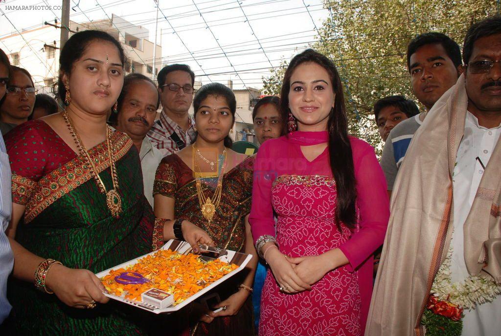 Aksha attends Foodland Store Launch on 30th October 2011