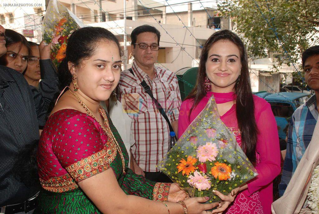 Aksha attends Foodland Store Launch on 30th October 2011