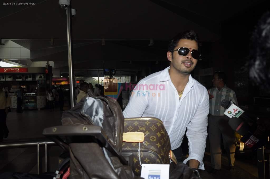 Sreesanth snapped after they return from F1 held at Delhi on 31st Oct 2011