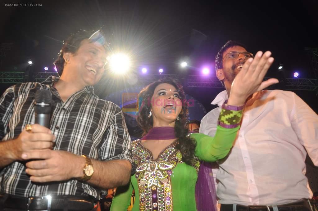 Rakhi Sawant, Govinda, Javed Jaffery with the star cast of the film The Loot at Sanjay Nirupam's Chatt Pooja in Juhu Beach on 1st Nov 2011