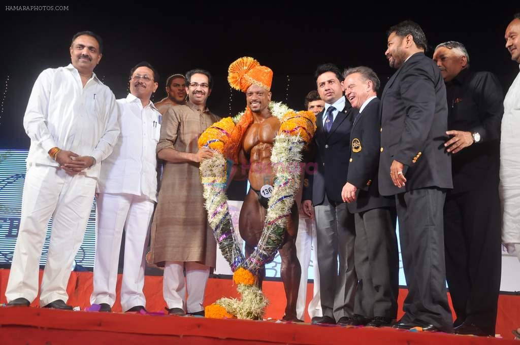 Uddhav Thackeray at Mr Universe contest in Andheri Sports Complex on 6th Nov 2011