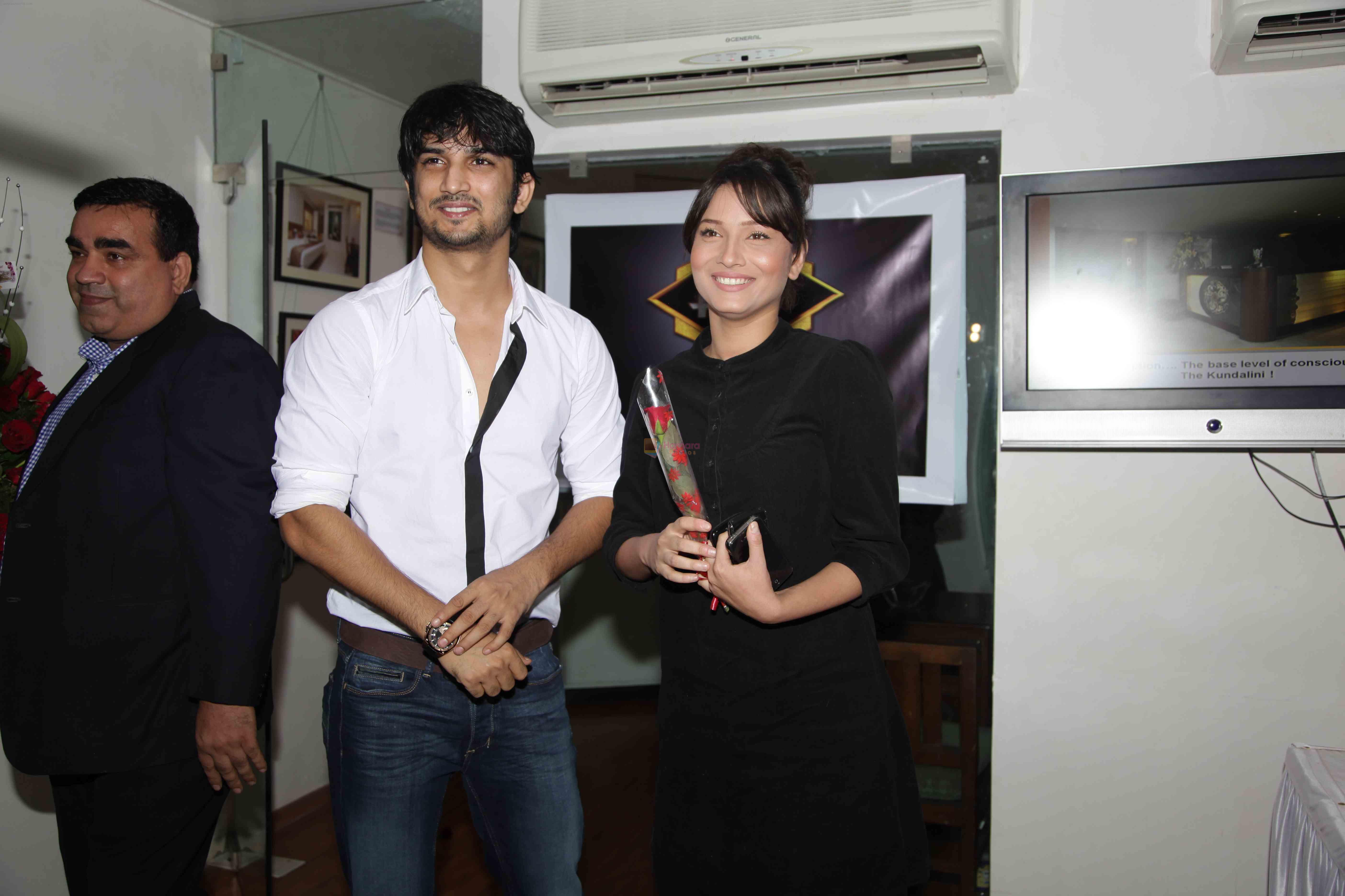 Sushant Singh Rajput and Ankita Lokhande at AVS Bollywood Party in Le Sutra Gallery on 9th Nov 2011