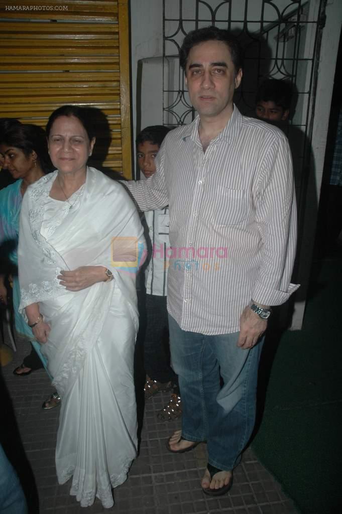Faisal Khan with his mom at Rockstars special screening in Ketnav, Mumbai on 10th Nov 2011
