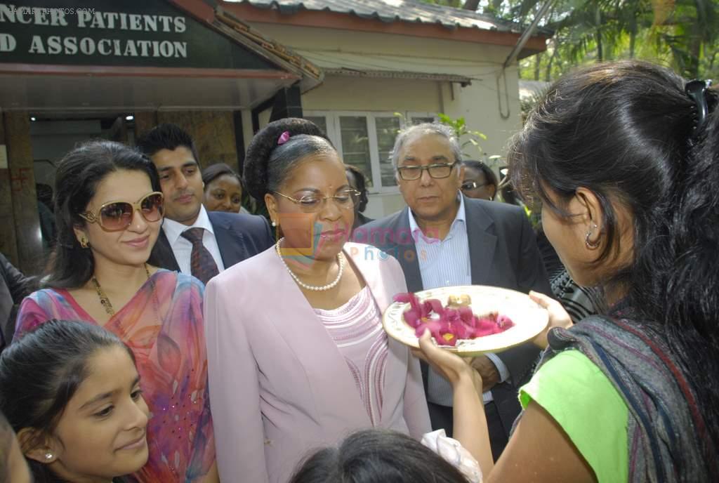 Shaina NC with the first lady of Mozambique in Parel, Mumbai on 11th Nov 2011