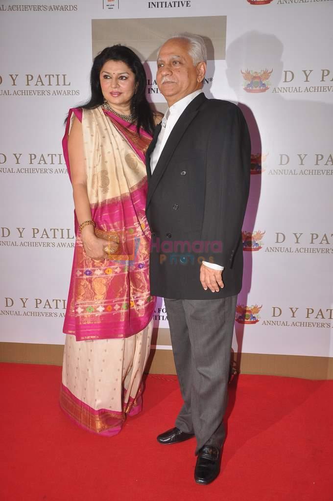 Kiran Juneja Ramesh Sippy at DY Patil Awards in Aurus on 13th Nov 2011