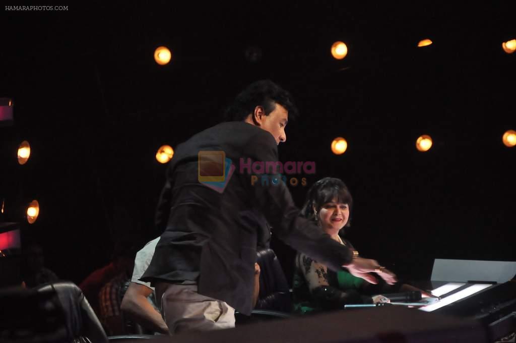 Akshay Kumar, Anu Malik, Alisha Chinoy on the sets of Star Ya Rockstar in Famous on 15th Nov 2011