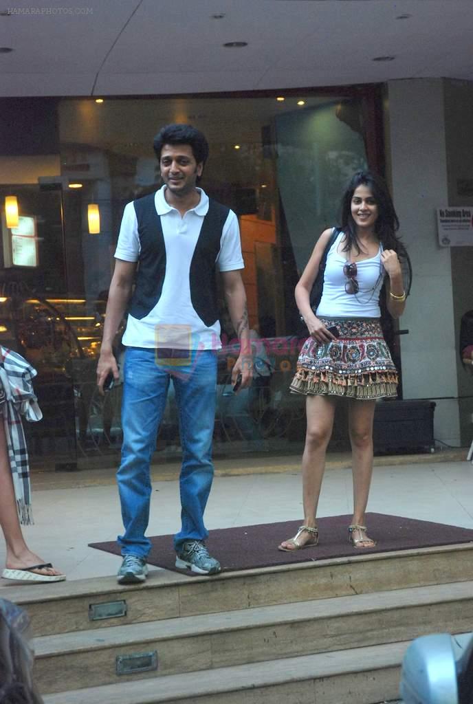 Ritesh Deshmukh and Genelia D Souza snapped together at coffee shop on 16th Nov 2011