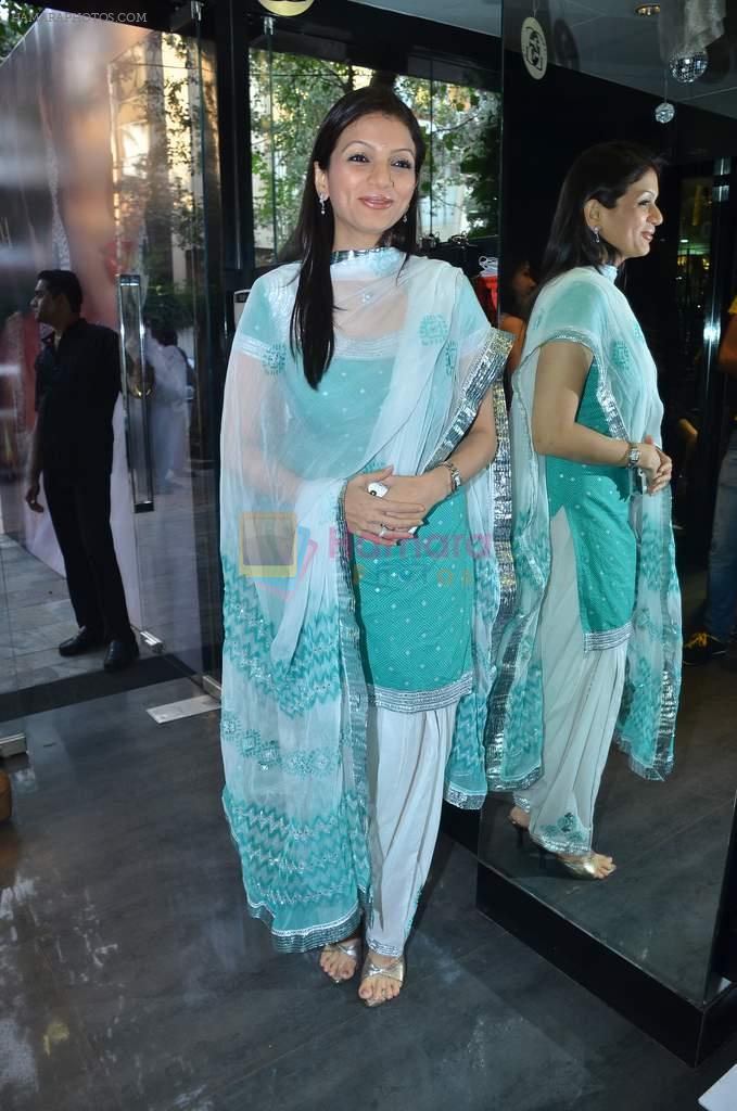 Prachi Shah at Gehna Jewellers event in Bandra, Mumbai on 16th Nov 2011