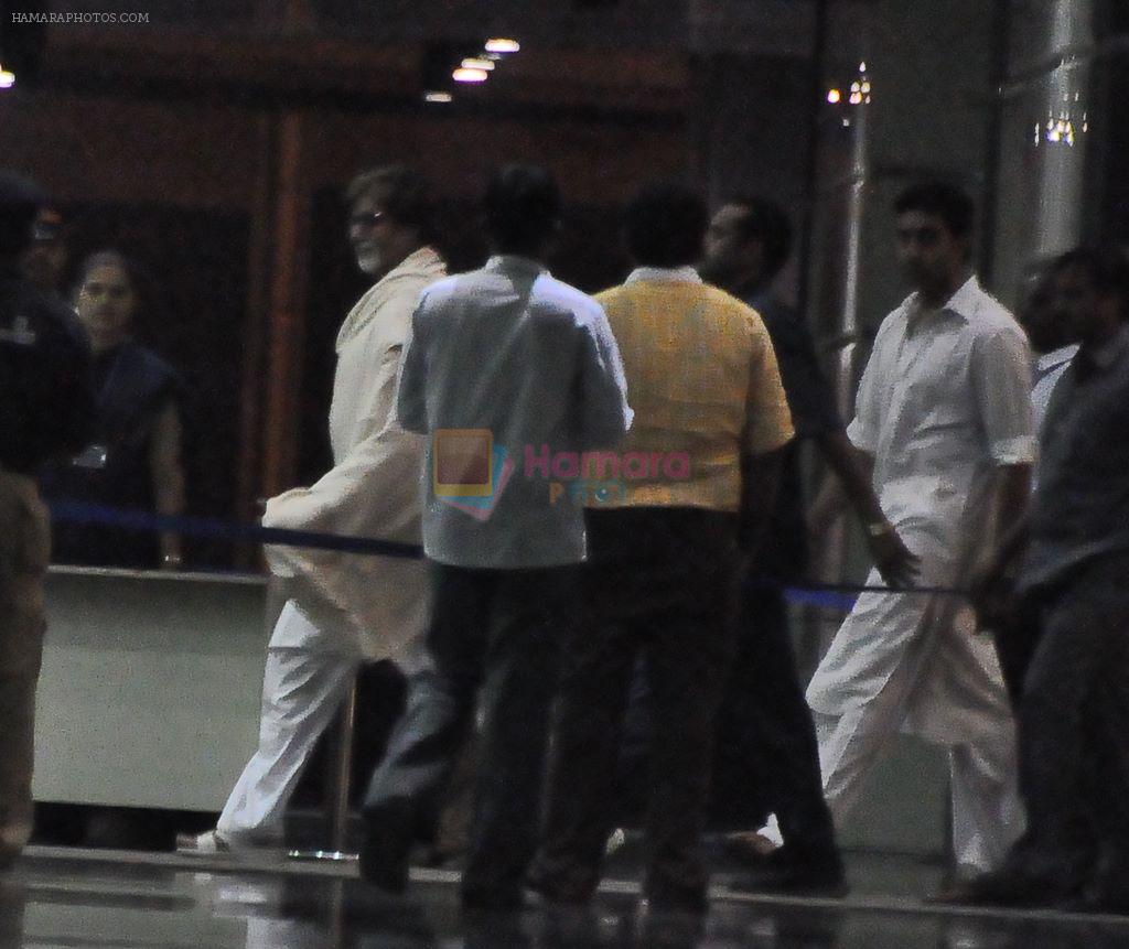 Abhishek Bachchan, Amitabh Bachchan snapped after Aishwarya delivers baby Girl in Seven Hills Hospital, Mumbai on 16th Nov 2011-1