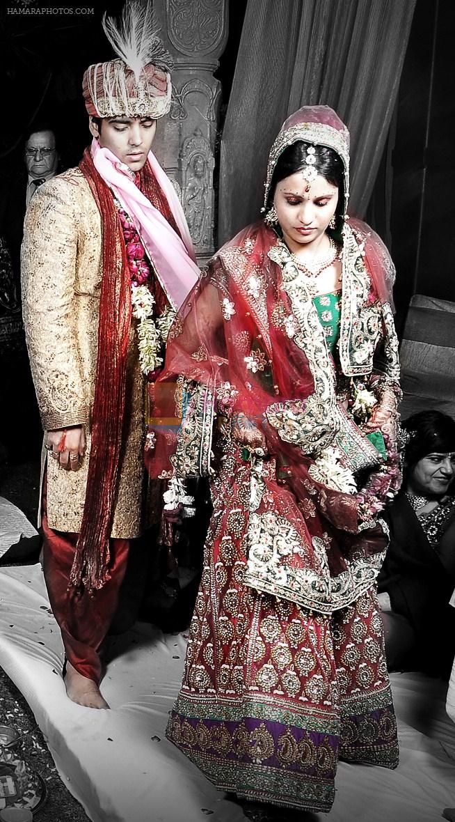 Kinshuk Mahajan got married to his girlfriend Divya Gupta in Delhi on 12th November 2011