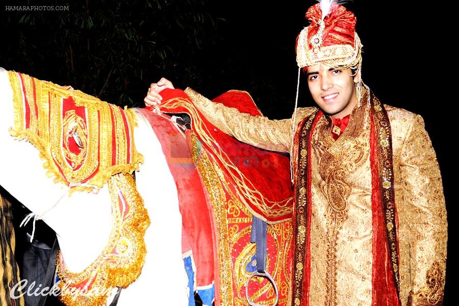 Kinshuk Mahajan got married to his girlfriend Divya Gupta in Delhi on 12th November 2011